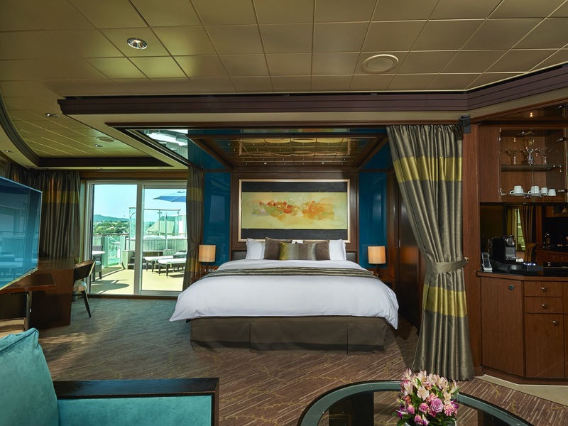 The Haven Deluxe Owner's Suite with Large Balcony